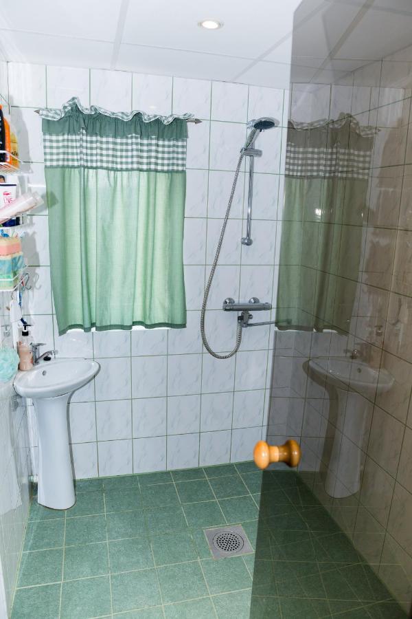 Mere Kodumajutus Kärdla Esterno foto